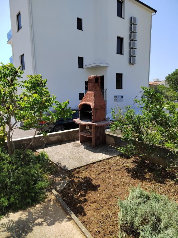 Apartman Karmen Apartment Срима Екстериор снимка