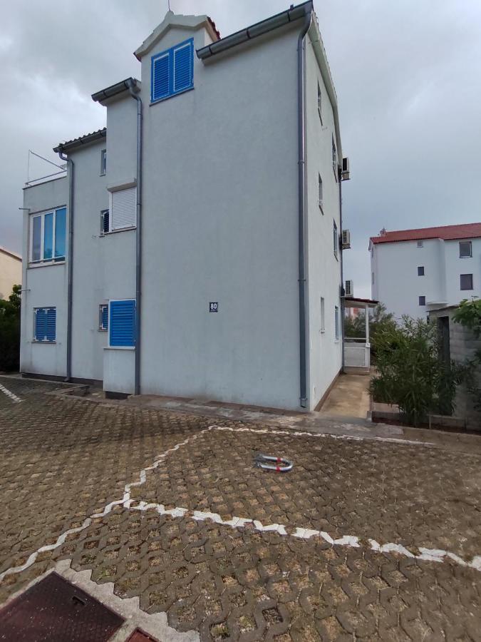 Apartman Karmen Apartment Срима Екстериор снимка