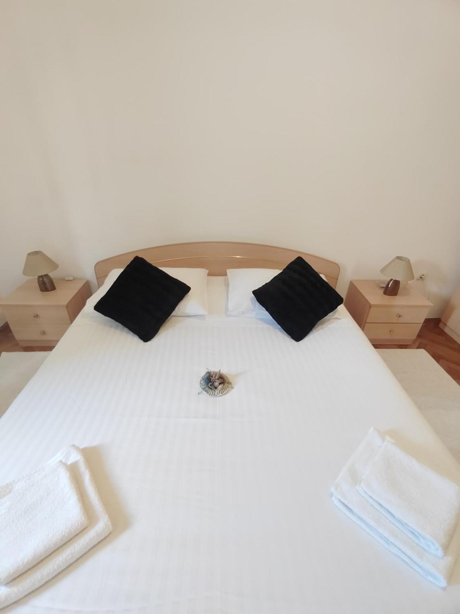 Apartman Karmen Apartment Срима Екстериор снимка