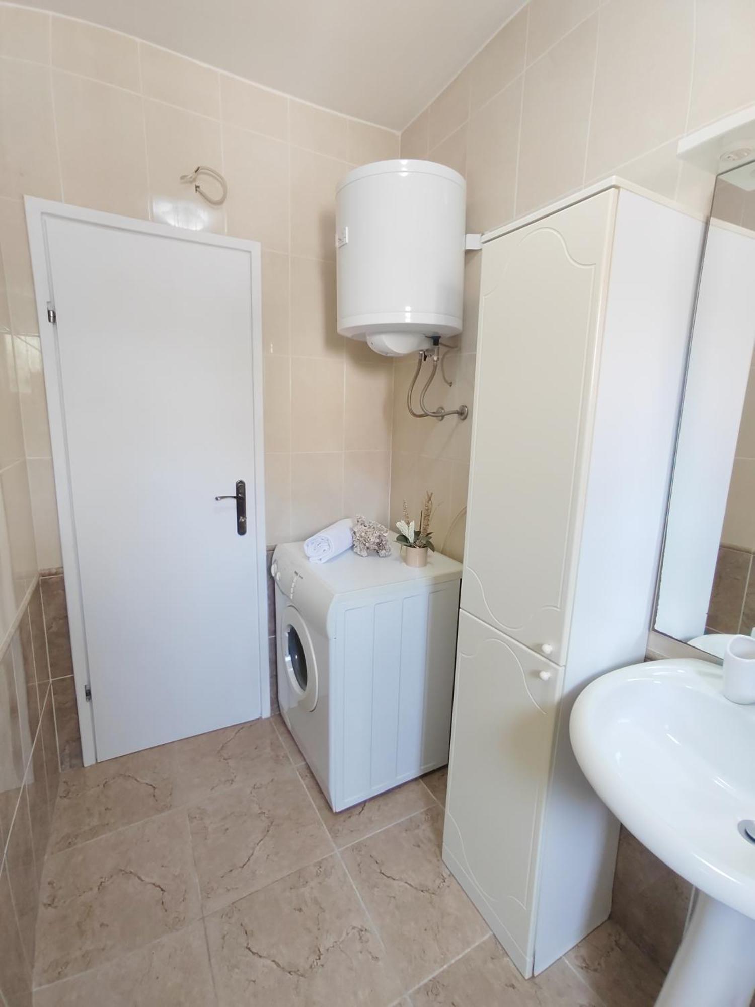 Apartman Karmen Apartment Срима Екстериор снимка